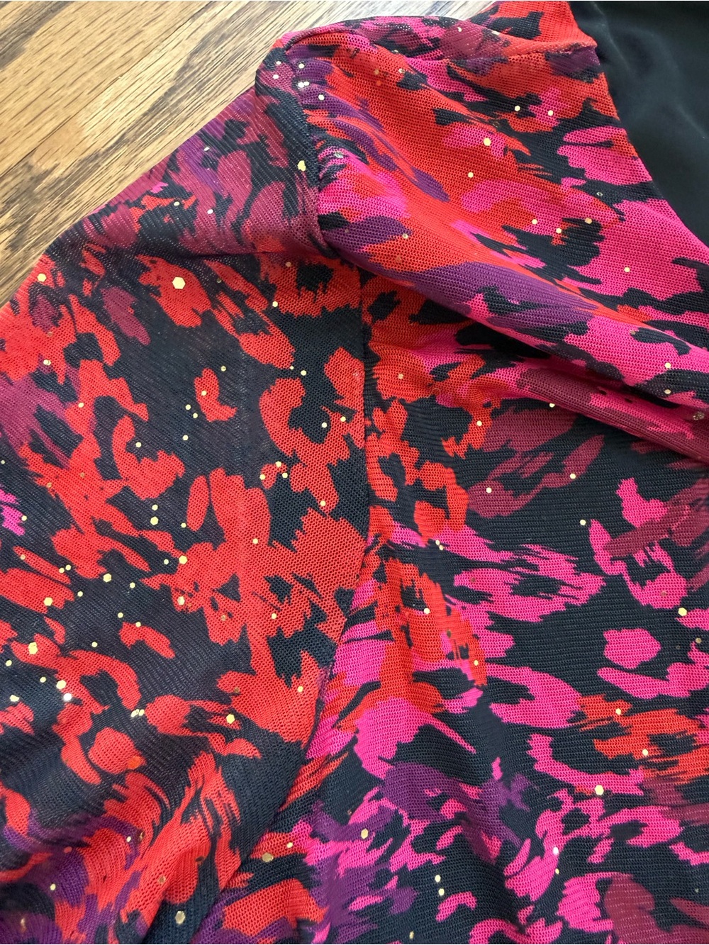 NEW! Ruby Rd. Red & Pink Printed Ruched Side Top - Picture 5 of 6